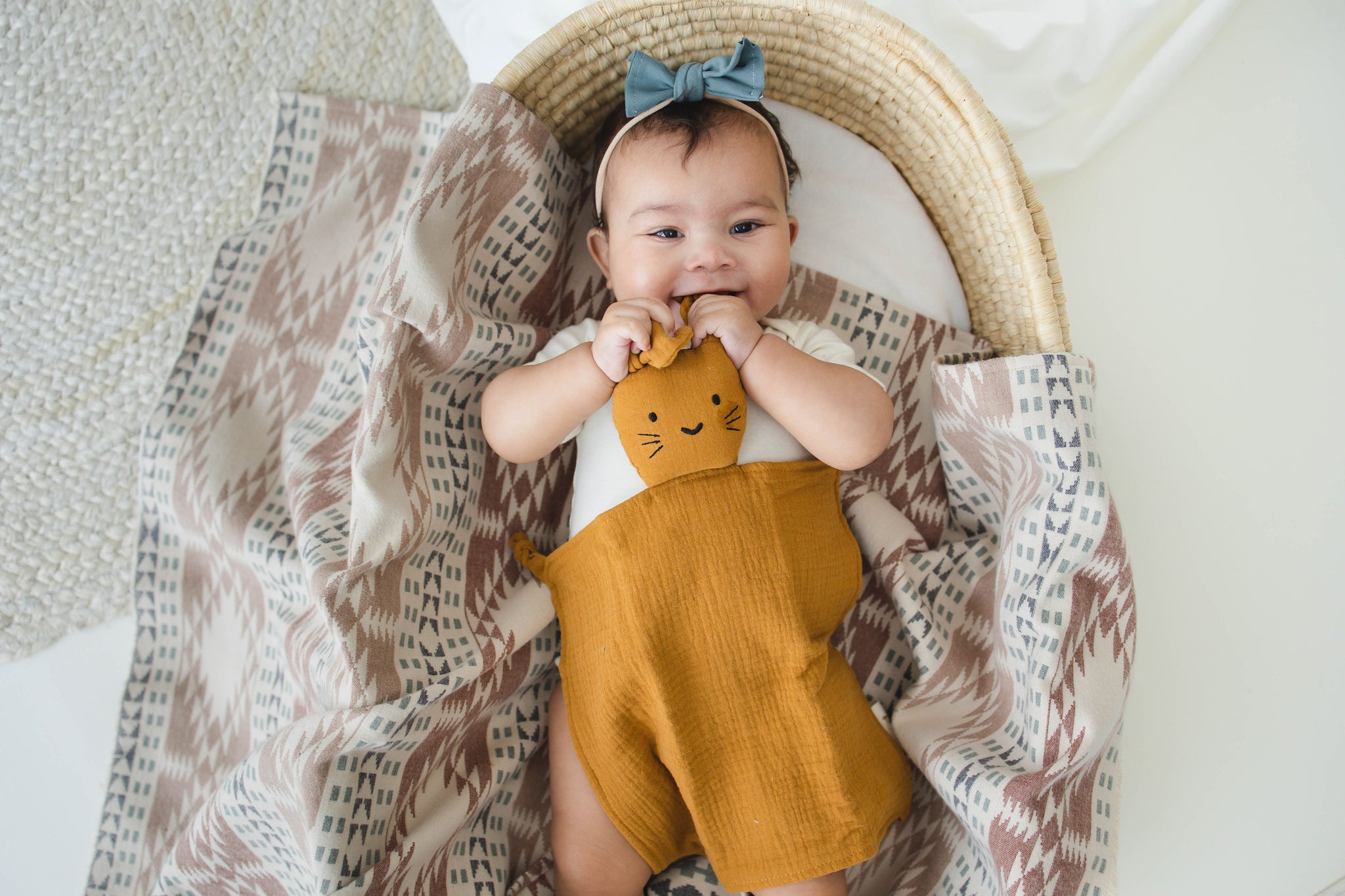 Leyl&Ari 100% Organic Cotton Muslin Baby Swaddle Blanket - Receiving Blanket Set (Rainbow/Bee) - View #11