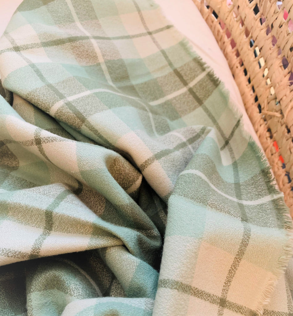Organic Flannel Plaid Blankets - LEYL&ARI